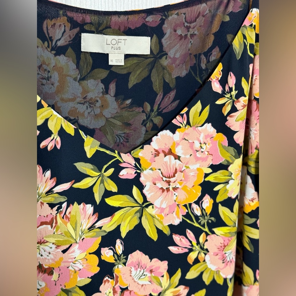 LOFT PLUS camisole top- EUC